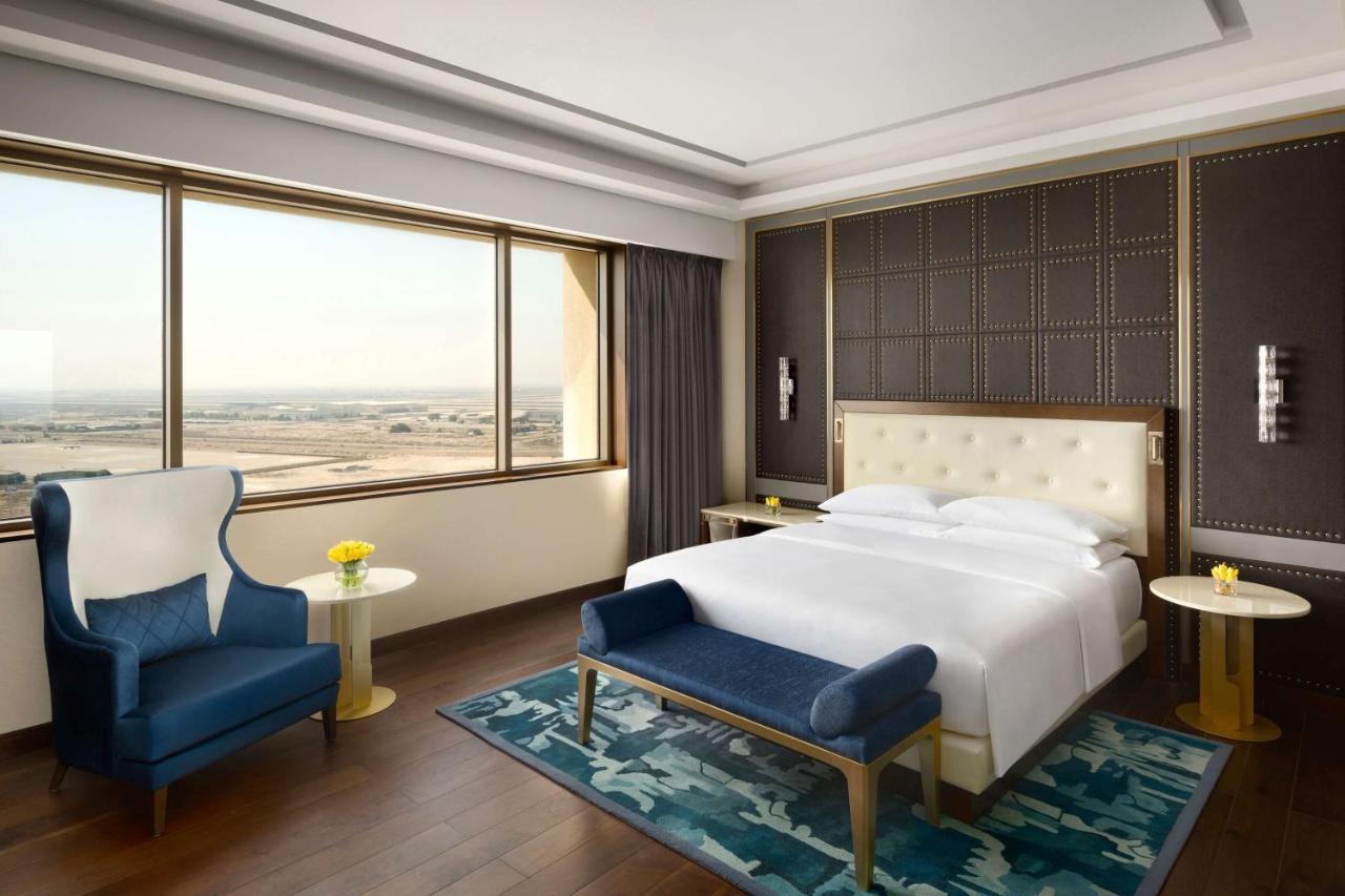 Grand Hyatt Al Khobar Hotel And Residences Esterno foto A bedroom at the hotel